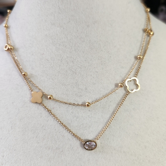 Stainless steel layered crystal clover necklace - Picture 4 of 5